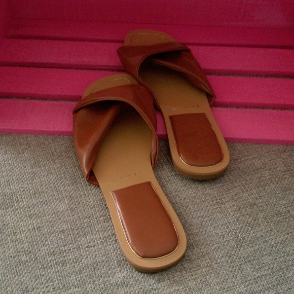 3 pairs of shoes - Picture 9 of 9